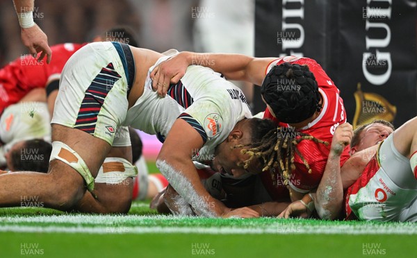 150325 - Wales v England - Guinness Six Nations - Chandler Cunningham-South of England goes over to score their sides fourth try