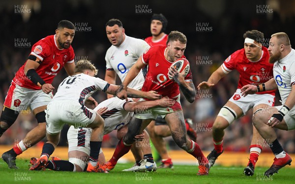 150325 - Wales v England - Guinness Six Nations - Max Llewellyn of Wales breaks with the ball