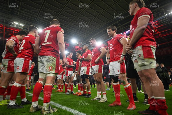 150325 - Wales v England - Guinness Six Nations - Players of Wales cut dejected figures