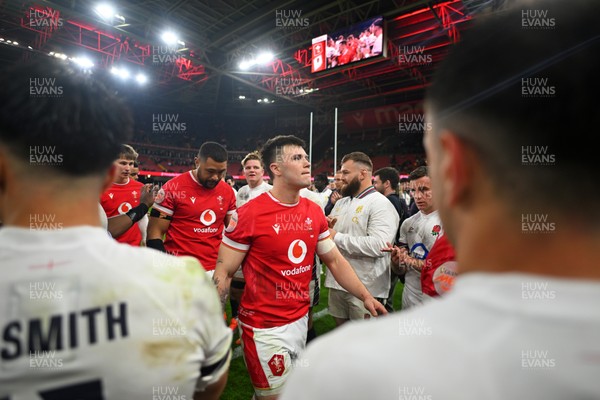 150325 - Wales v England - Guinness Six Nations - Players of Wales make their way off following the end