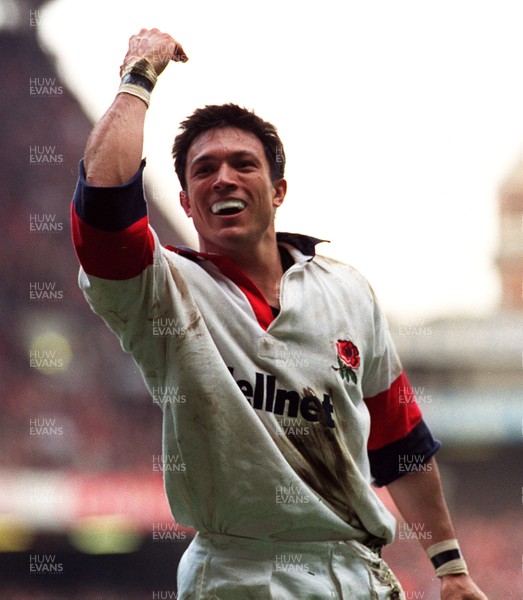 150397 - Wales v England - Five Nations - Tony Underwood of England celebrates scoring a try