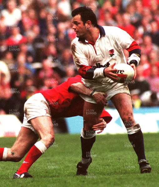 150397 - Wales v England - Five Nations - Will Carling of England is tackled by Jonathan Davies