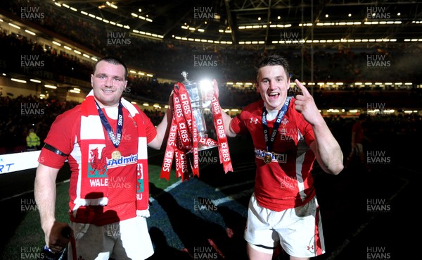 160313 - Wales v England - RBS Six Nations 2013 -Ken Owens and Jonathan Davies of Wales celebrate with the trophy at the end of the game 