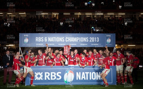 160313 - Wales v England - RBS 6 Nations - Wales celebrate after winning the 2013 RBS 6 Nations title in Cardiff