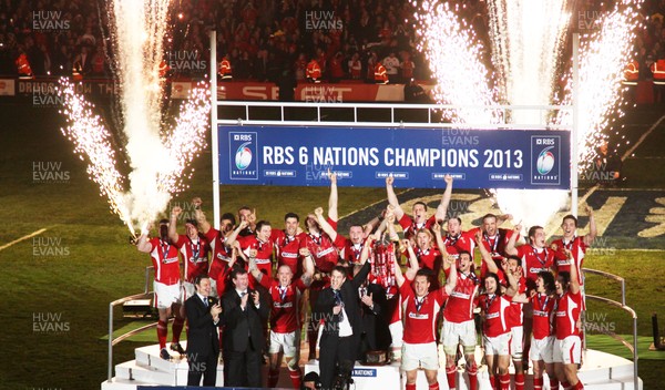 160313 - Wales v England - RBS 6 Nations - Wales team celebrate winning the Six Nations title