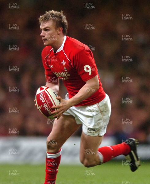 170307 - Wales v England - RBS Six Nations 2007 - Wales' Dwayne Peel 