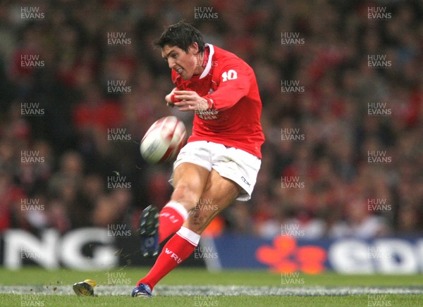 170307 - Wales v England - RBS 6 Nations -  Wales' James Hook kicks penalty 