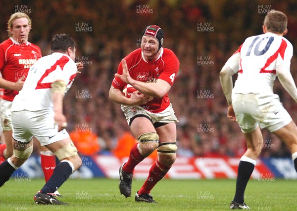 170307 - Wales v England - RBS 6 Nations -  Wales' Ian Gough looks to get past Martin Corry (L) and Toby Flood 