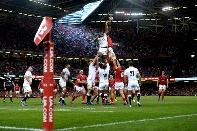 170819 - Wales v England - Under Armour Summer Series - Maro Itoje of England and Aaron Shingler of Wales compete at line out