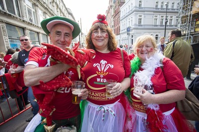 170819 - Wales v England - RWC Warm Up - Under Armour Summer Series - Fans outside the ground before kick off