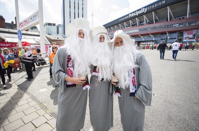 170819 - Wales v England - RWC Warm Up - Under Armour Summer Series - Fans outside the ground before kick off