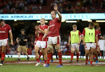 170819 - Wales v England - RWC Warm Up - Under Armour Summer Series - Alun Wyn Jones of Wales thanks the fans