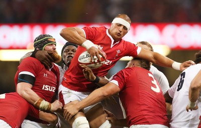 170819 - Wales v England, Under Armour Summer Series 2019 - Aaron Shingler of Wales claims the line out ball