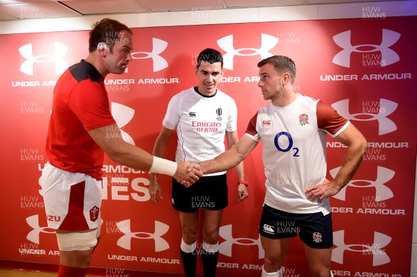 170819 - Wales v England - Under Armour Summer Series - Alun Wyn Jones of Wales and George Ford of England with Referee Pascal Gauzere during the coin toss