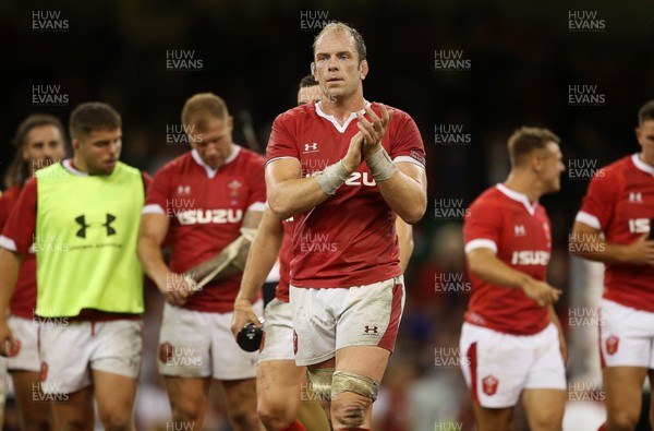 170819 - Wales v England - RWC Warm Up - Under Armour Summer Series - Alun Wyn Jones of Wales thanks the fans