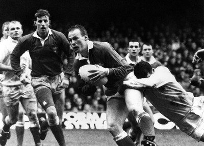 180389 - Wales v England - Five Nations - Paul Thornburn of Wales is tackled by Dean Richards of England