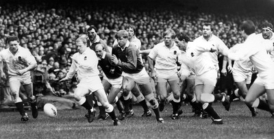 190191 - Wales v England - Five Nations - Richard Hill of England tries to clear the ball