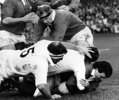 190191 - Wales v England - Five Nations - Mark Ring is brought down by Rob Andrew, backed by Wade Dooley