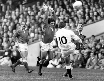 190191 - Wales v England - Five Nations - Rob Andrews of England kicks as Robert Jones of Wales charges