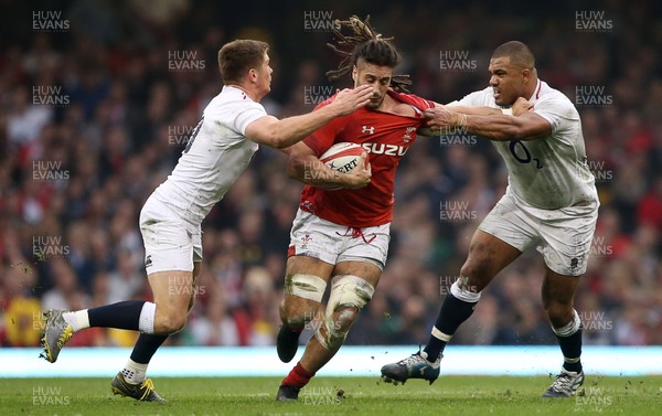 230219 - Wales v England - Guinness 6 Nations Championship - Josh Navidi of Wales is tackled by Owen Farrell and Kyle Sinckler of England