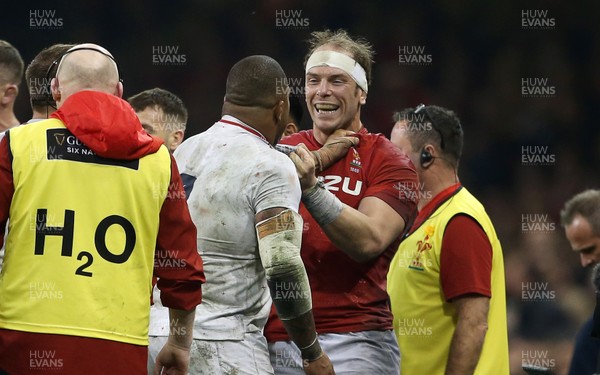230219 - Wales v England - Guinness 6 Nations Championship - Alun Wyn Jones of Wales and Kyle Sinckler of England have words