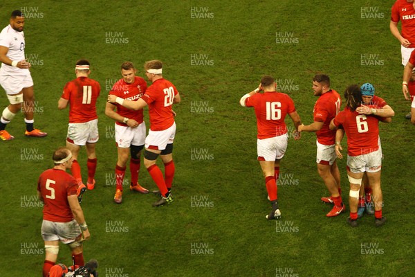 230219 - Wales v England -  Guinness 6 Nations -  Players of Wales celebrate at the final whistle