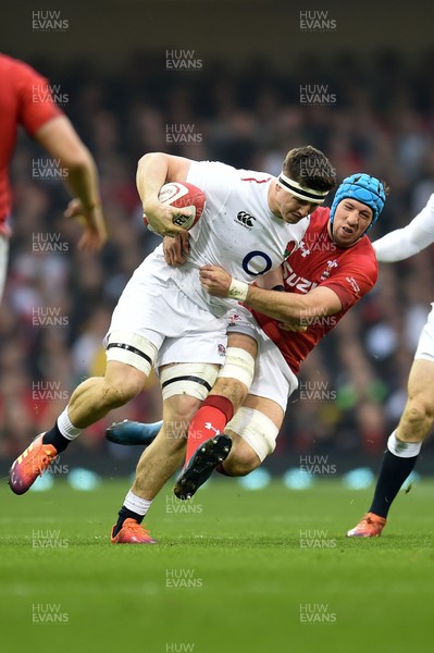 230219 - Wales v England - Guinness Six Nations - Tom Curry of England is tackled by Justin Tipuric of Wales 