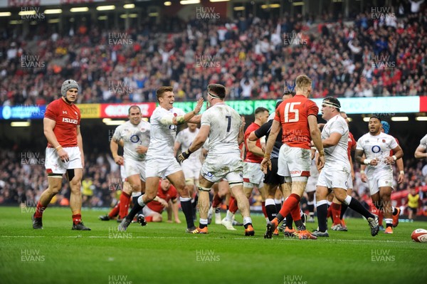 230219 - Wales v England - Guinness Six Nations - English players celebrate after Tom Curry of England  scores a try