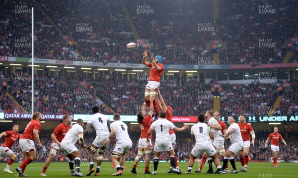 230219 - Wales v England - Guinness Six Nations - Justin Tipuric of Wales takes line out ball