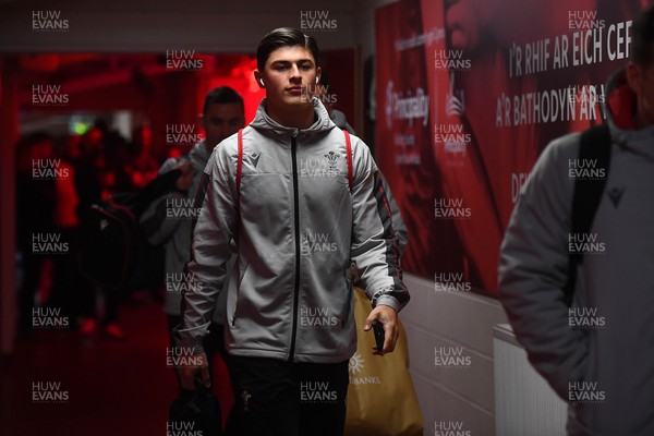 250223 - Wales v England - Guinness Six Nations 2023 - Louis Rees-Zammit of Wales arrives
