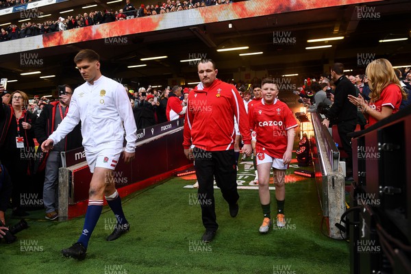 250223 - Wales v England - Guinness Six Nations 2023 - Owen Farrell of England and Ken Owens of Wales lead out their sides