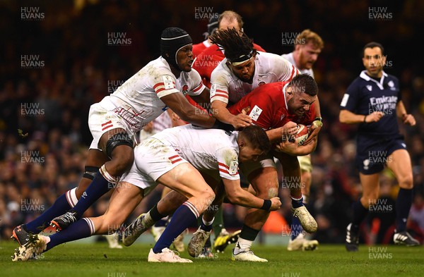250223 - Wales v England - Guinness Six Nations 2023 - Gareth Thomas of Wales is tackled by Maro Itoje, Freddie Steward and Lewis Ludlam of England