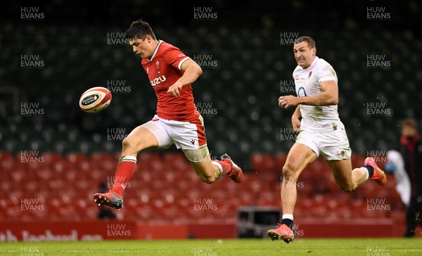 270221 - Wales v England - Guinness Six Nations - Louis Rees-Zammit of Wales is chased down by Jonny May of England
