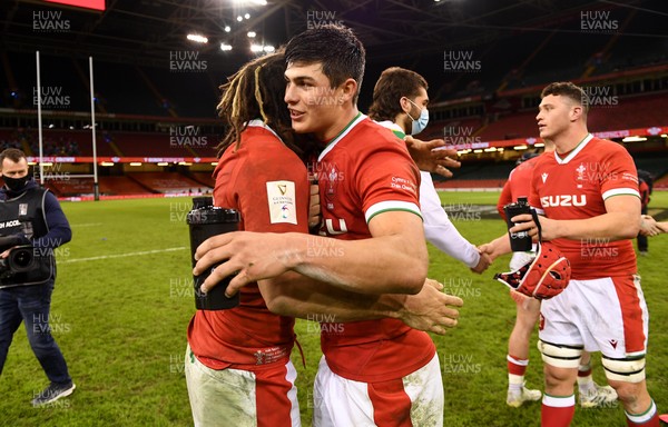 270221 - Wales v England - Guinness Six Nations - Josh Navidi and Louis Rees-Zammit of Wales at the end of the game