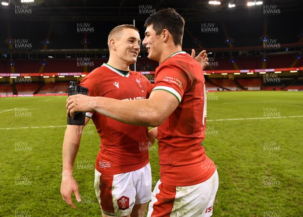 270221 - Wales v England - Guinness Six Nations - Jonathan Davies and Louis Rees-Zammit of Wales at the end of the game