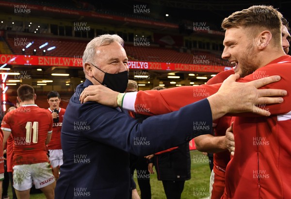 270221 - Wales v England - Guinness Six Nations - Wales head coach Wayne Pivac and Dan Biggar of Wales celebrate at the end of the game