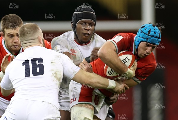 270221 - Wales v England - Guinness 6 Nations - Justin Tipuric of Wales is tackled by Maro Itoje of England