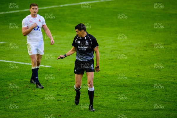 270221 - Wales v England - Guinness Six Nations - Owen Farrell of England talks to the Referee Pascal Gauzere 