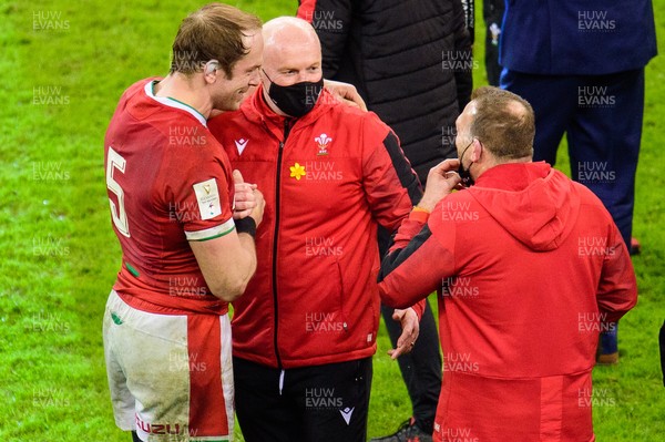 270221 - Wales v England - Guinness Six Nations - Alun Wyn Jones of Wales with team manager Martyn Williams and forwards coach Jon Humphreys