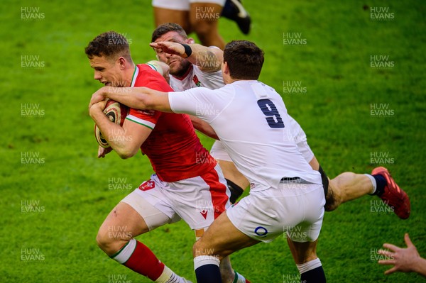 270221 - Wales v England - Guinness Six Nations - Kieran Hardy of Wales is tackled by Mark Wilson and Ben Youngs of England 