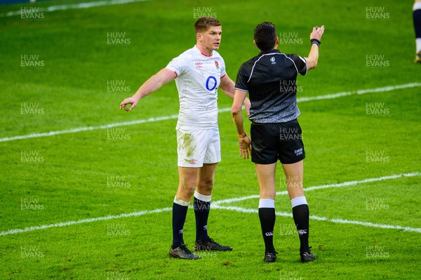 270221 - Wales v England - Guinness Six Nations - Owen Farrell of England talks to Referee Pascal Gauzere 