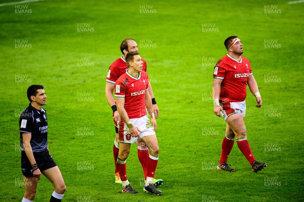 270221 - Wales v England - Guinness Six Nations - Referee Pascal Gauzere and Liam Williams of Wales, Alun Wyn Jones of Wales and Wyn Jones of Wales watch the TV reply on the big screen