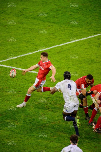 270221 - Wales v England - Guinness Six Nations - Maro Itoje of England attempts to charge down a kick by Kieran Hardy of Wales 