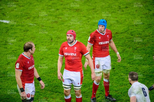 270221 - Wales v England - Guinness Six Nations - Alun Wyn Jones of Wales, Cory Hill of Wales  and Justin Tipuric of Wales 