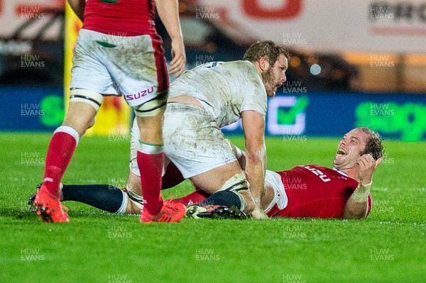 281120 - Wales v England - Autumn Nations Cup 2020 - Alun Wyn Jones of Wales laughs at Joe Launchbury of England 