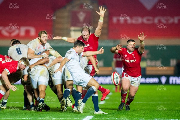 281120 - Wales v England - Autumn Nations Cup 2020 - Ben Youngs of England clears the ball