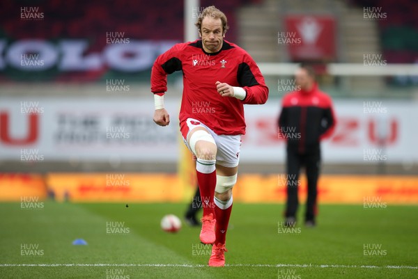 281120 - Wales v England - Autumn Nations Cup 2020 - Alun Wyn Jones of Wales during the warm up