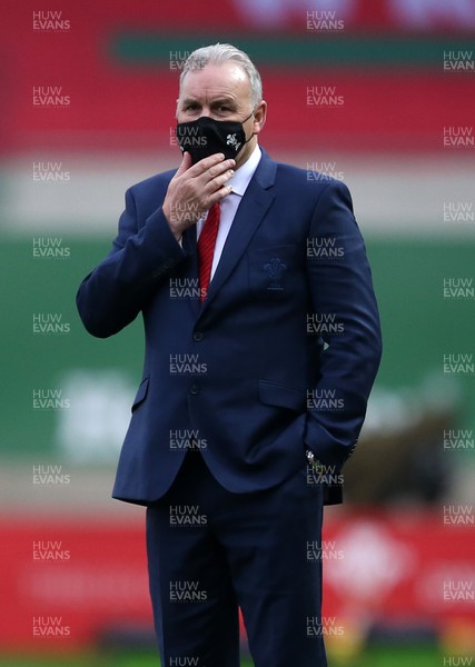 281120 - Wales v England - Autumn Nations Cup 2020 - Wales Head Coach Wayne Pivac during the warm up