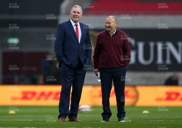 281120 - Wales v England - Autumn Nations Cup 2020 - Wales Head Coach Wayne Pivac and England Head Coach Eddie Jones during the warm up
