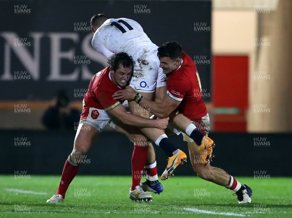 281120 - Wales v England - Autumn Nations Cup 2020 - Jonny May of England is tackled by Ryan Elias and Johnny Williams of Wales